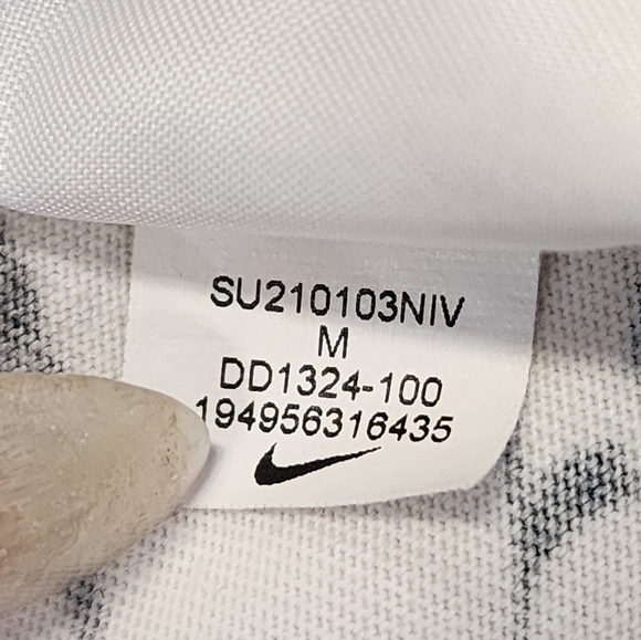 Nike Men's White & Black Character Graphic Tee Shirt Baggy 100% Cotton, sz MD - Picture 11 of 12